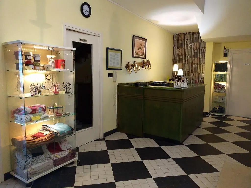 ***  Logis La Cremaillere Hotel Montelimar France